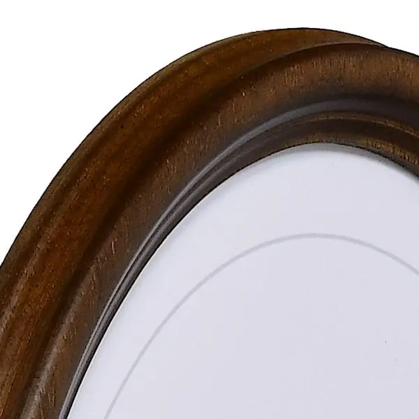 Aanzicht van de hoek van een ovale lijst in de kleur bruin