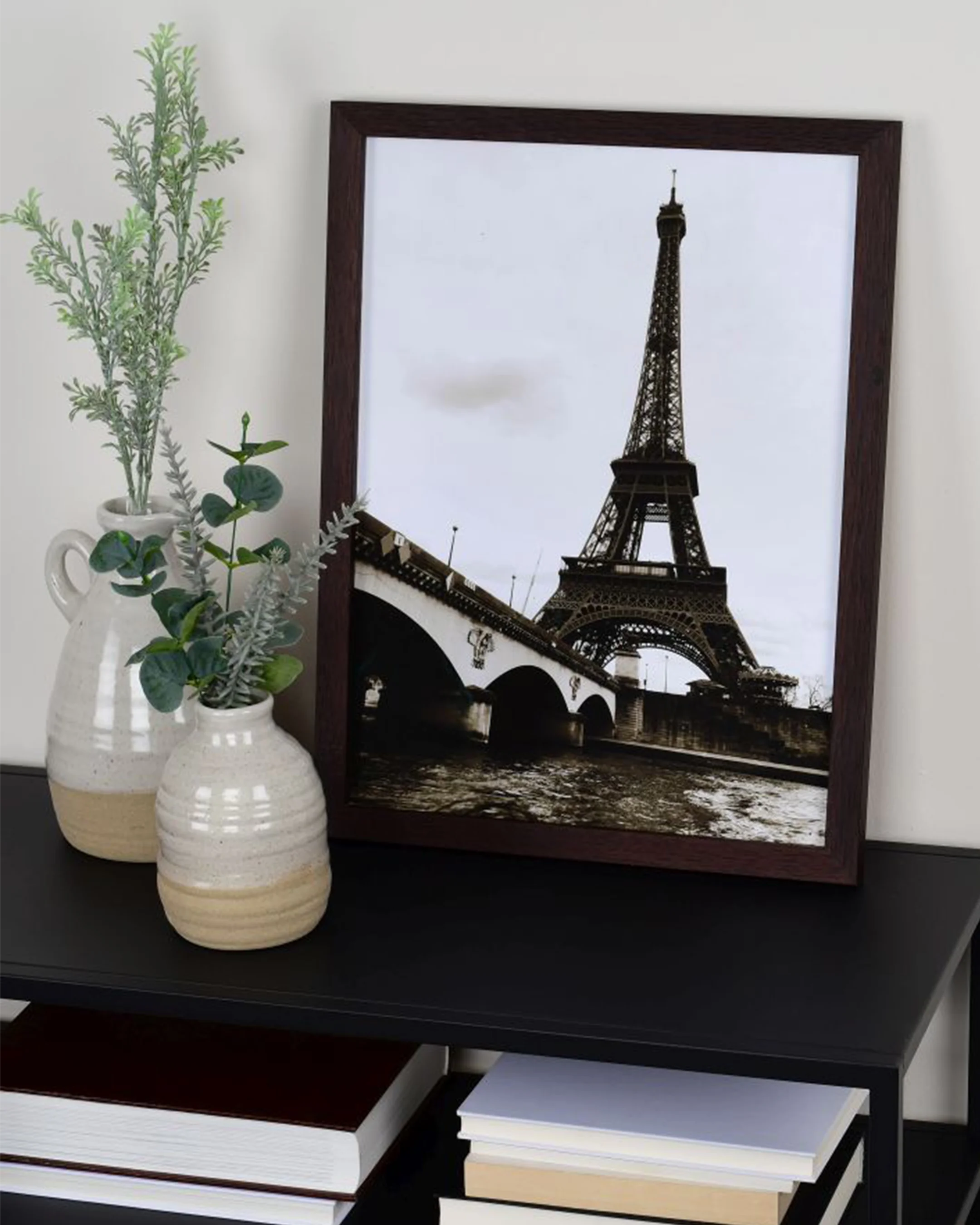 Houten fotolijst Elva wenge in een interieur