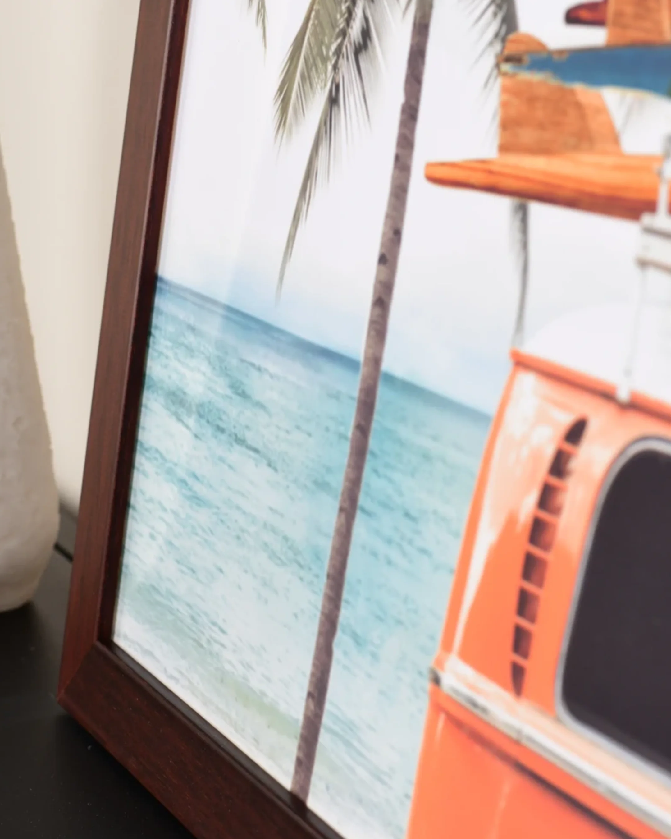 Houten fotolijst Emma wenge in een interieur