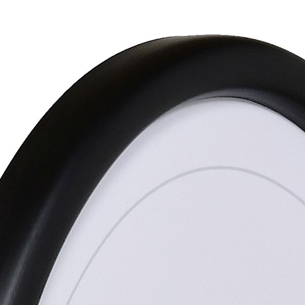 Zicht op de hoek van een ovale lijst in de kleur zwart