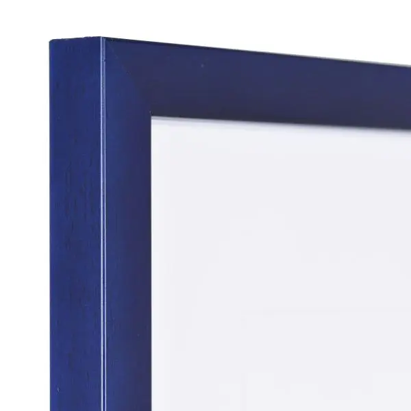 Ansicht der Ecke eines schmalen, blauen Bilderrahmens mit sichtbarer Holzstruktur und glatter OberflÃ¤che
