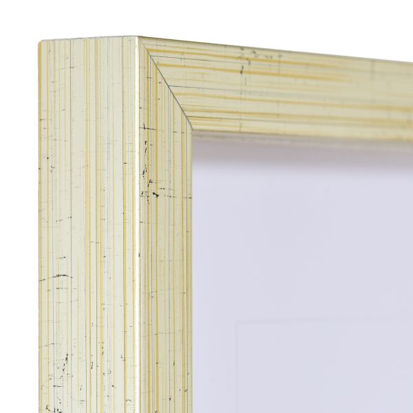 Ansicht der Ecke eines antiksilbernen Bilderrahmens mit glatter OberflÃ¤che und schlichtem Design