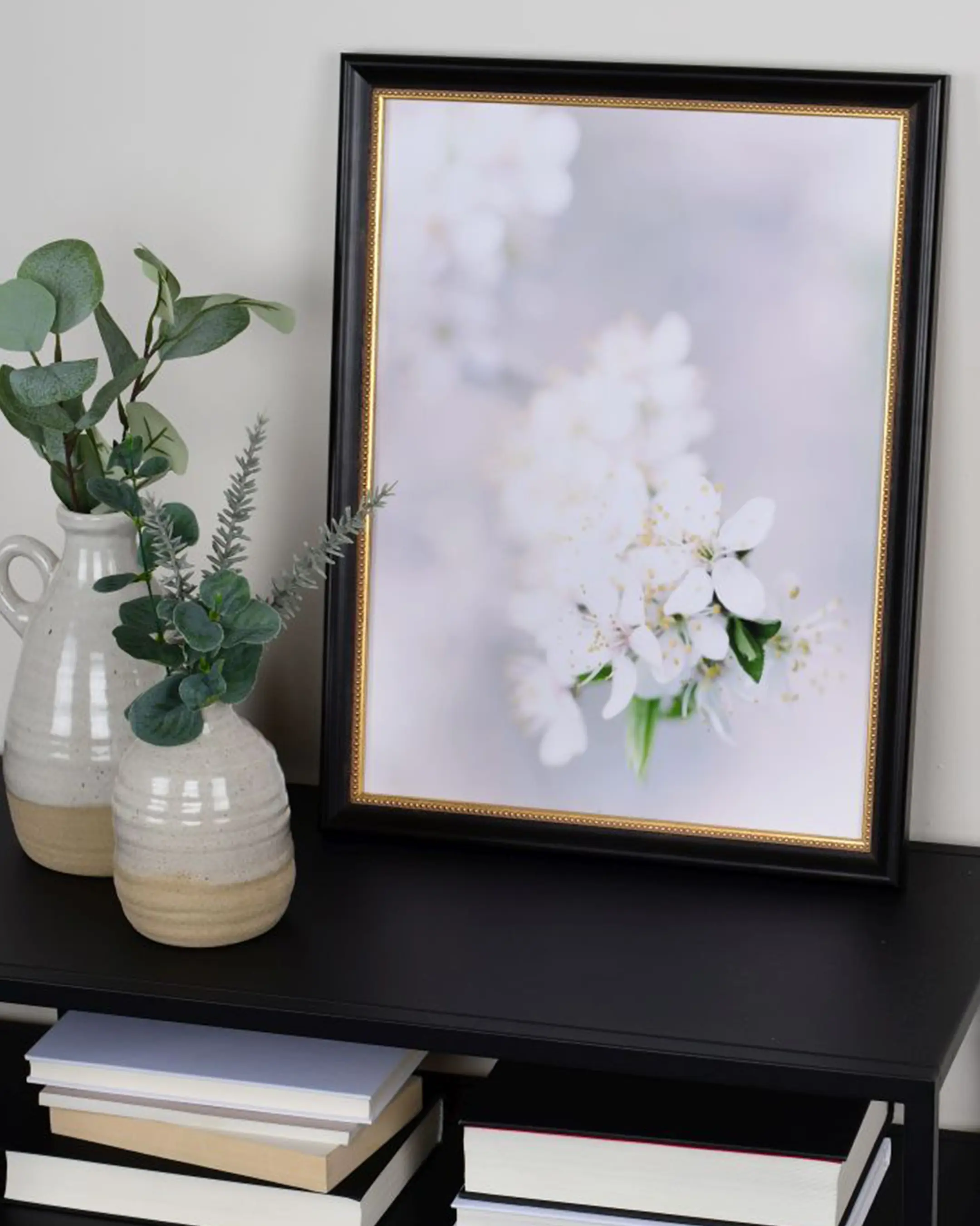 Barok houten fotolijst Pia zwart in een interieur