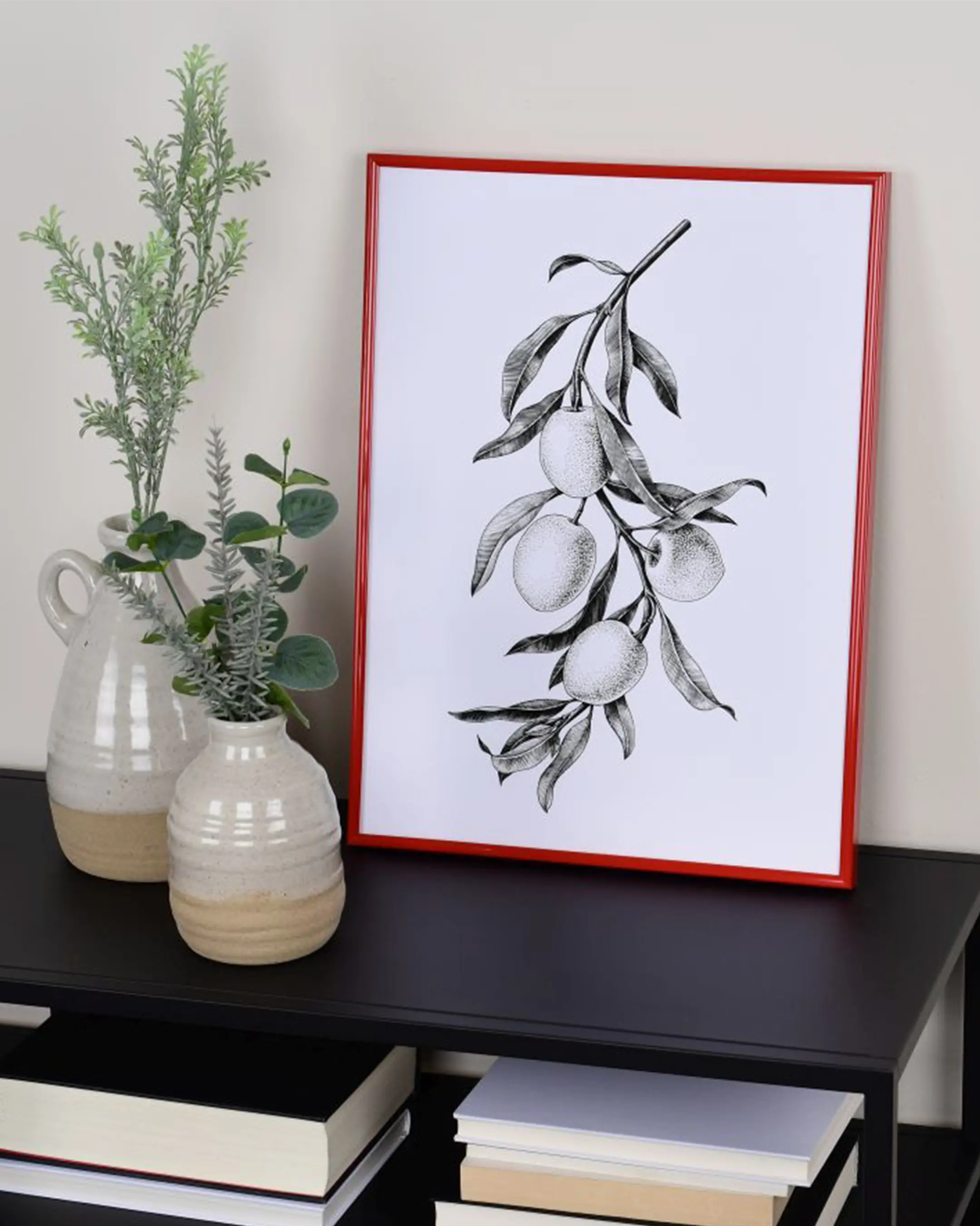 Kunststof fotolijst Sara rood in een interieur