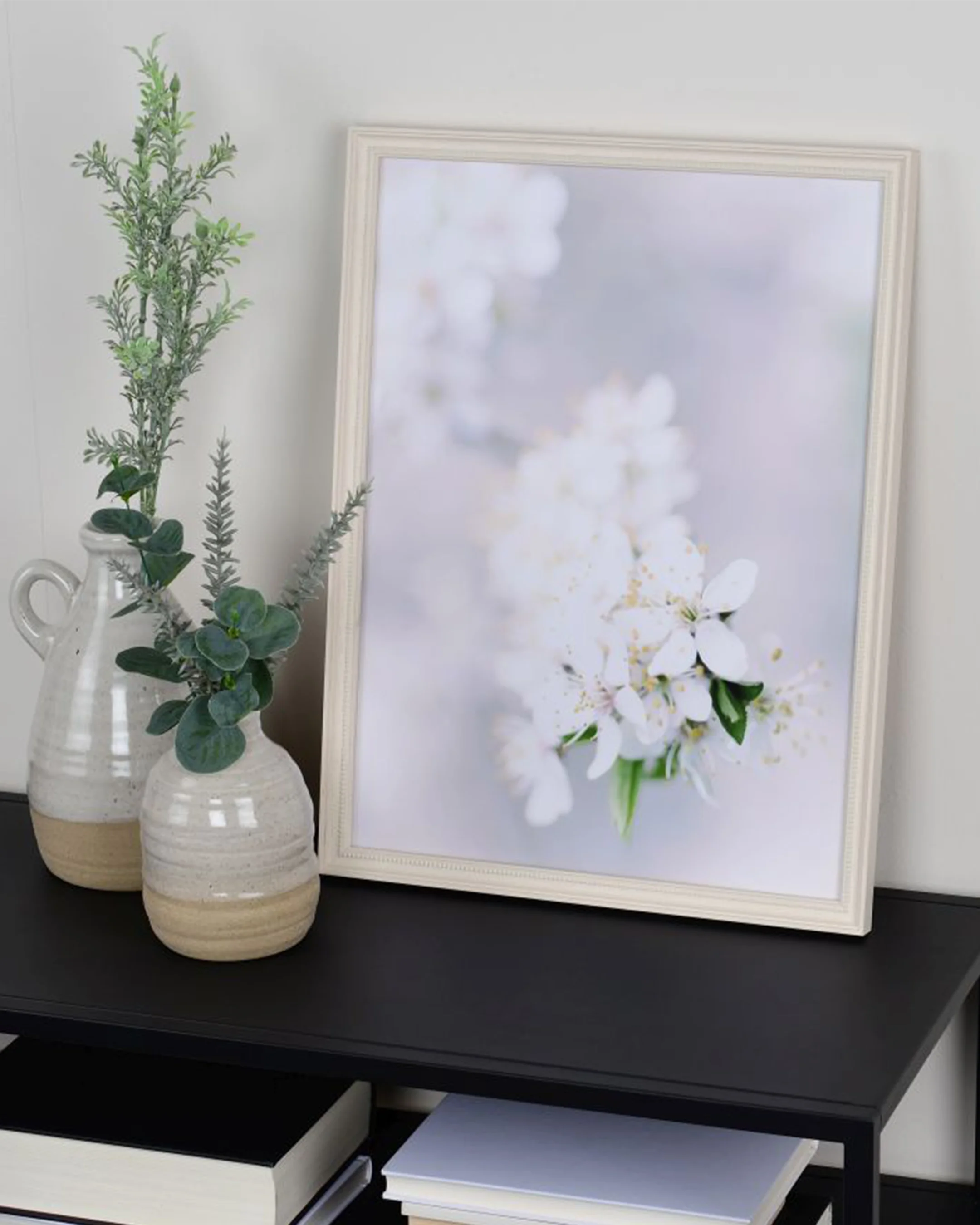 Houten fotolijst Emily wit in een interieur