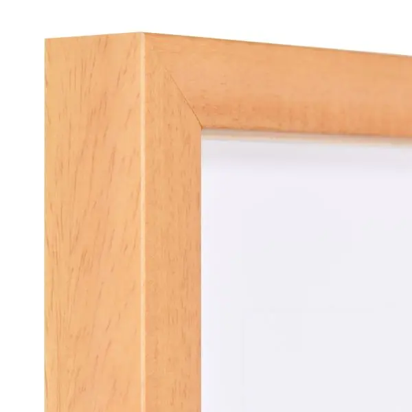 Ansicht der Ecke eines honigfarbenen Bilderrahmens mit glatter OberflÃ¤che und schlichtem Design
