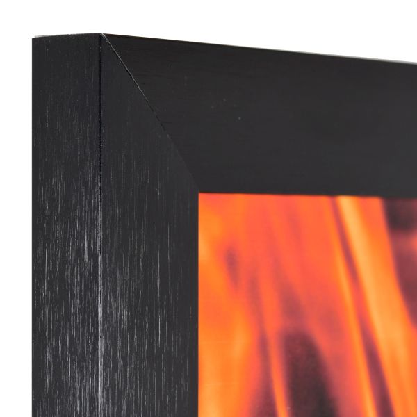 Ansicht der Ecke eines schwarzen Brandschutzrahmens aus lÃ¤ngs gebÃ¼rstetem, rostfreien Aluminium