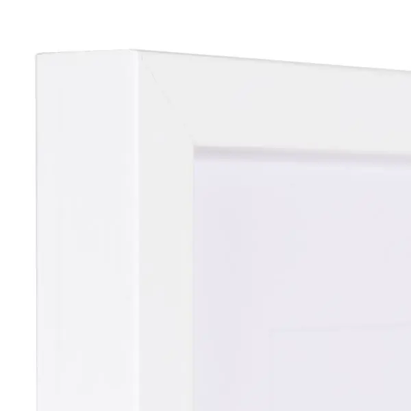Ansicht der Ecke eines weissen Bilderrahmens mit glatter OberflÃ¤che und schlichtem Design