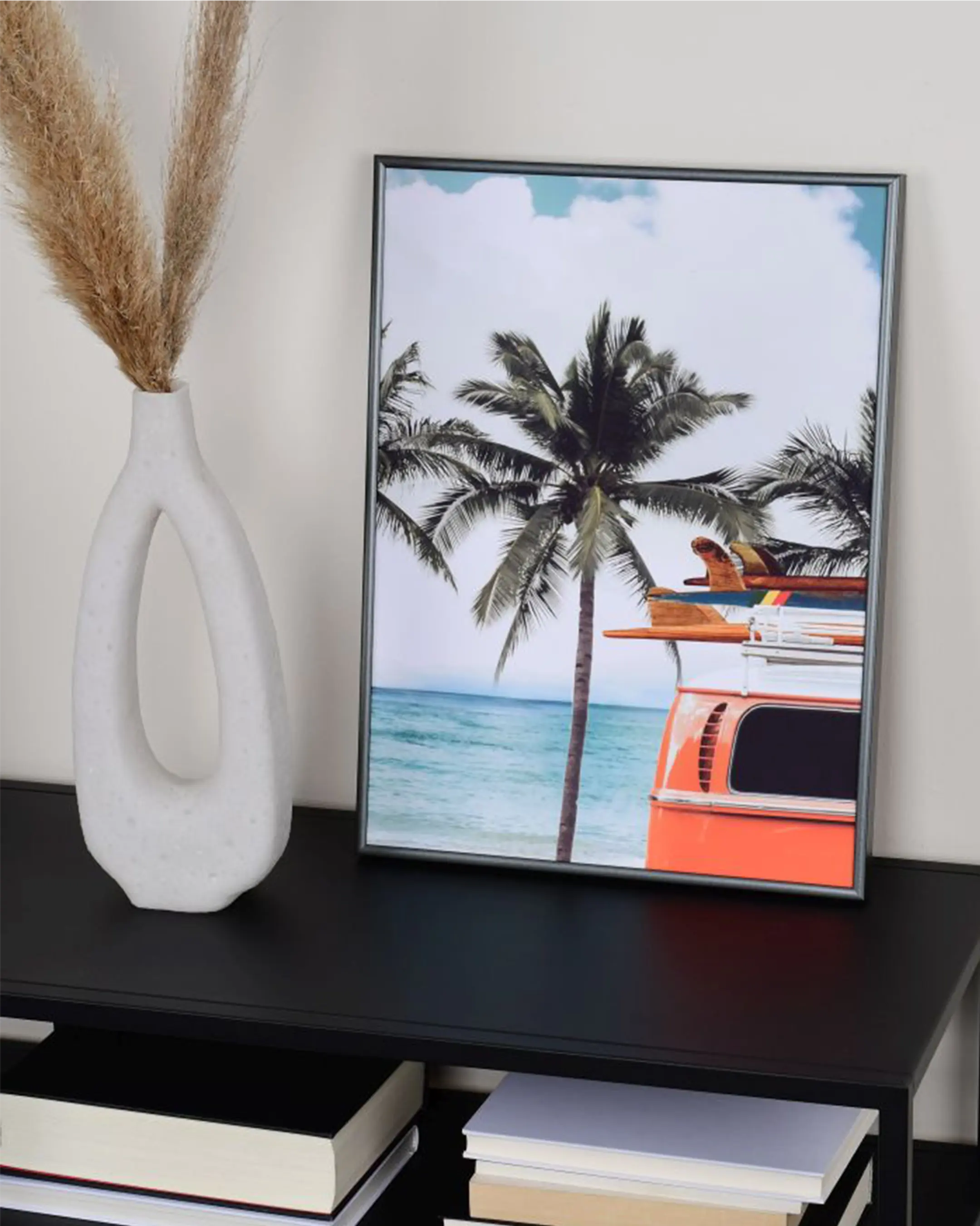 Kunststof fotolijst Sara antraciet in een interieur
