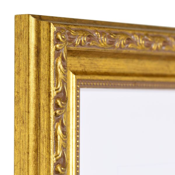 Ansicht der Ecke eines verspielten, barocken Holzrahmens in der Farbe Altgold mit floralen Ornamenten und einen zarten Perlstab