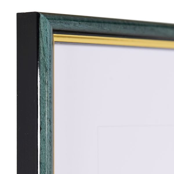 Hoekaanzicht van een blauwe fotolijst met gouden binnenrand