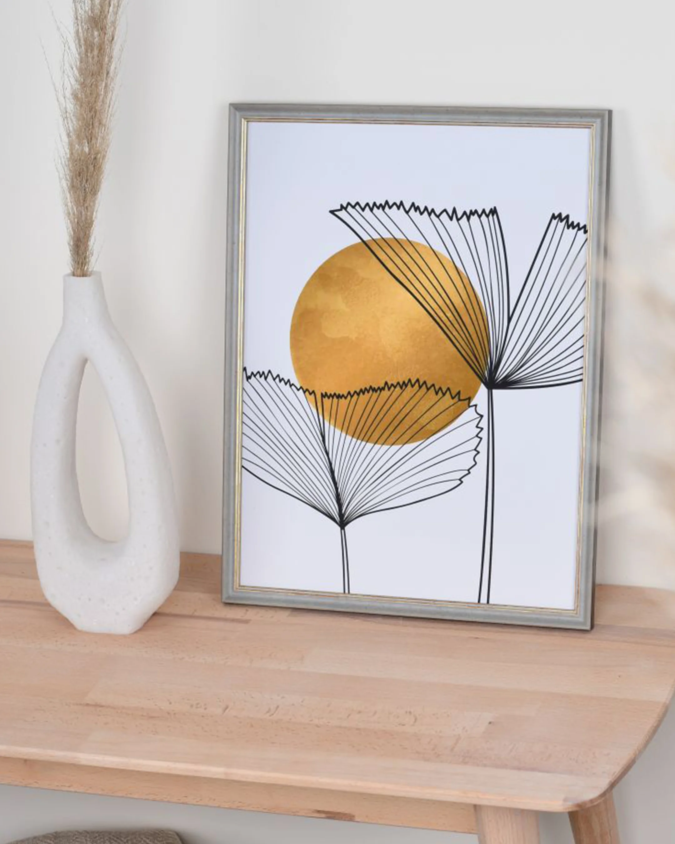 Vintage houten fotolijst Alma antraciet in een interieur